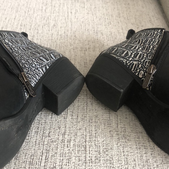 Sam Edelman Black leather booties with pattern by Circus   Size 7.5 - Picture 5 of 7